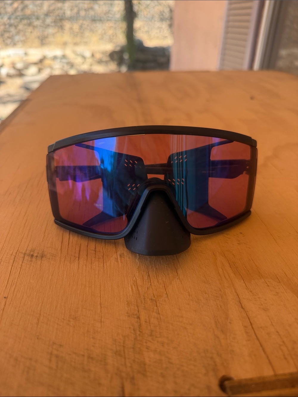Smiths chromapop pursuit in matte black frame.